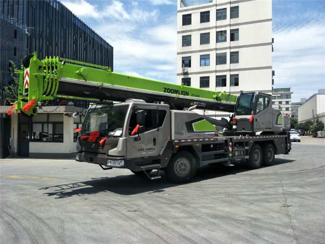 华安县跨街广告牌的高空安装注意事项
